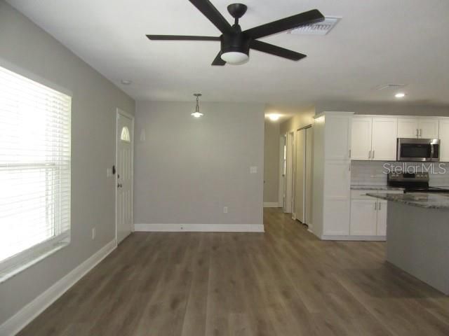 For Sale: $302,500 (3 beds, 2 baths, 1434 Square Feet)