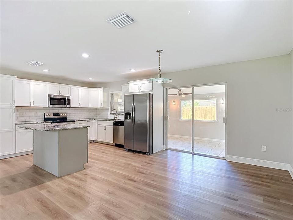 Active With Contract: $302,500 (3 beds, 2 baths, 1434 Square Feet)