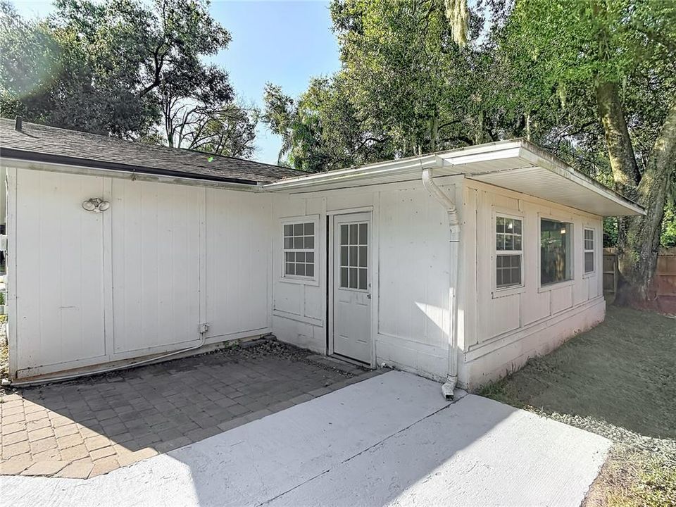 Active With Contract: $302,500 (3 beds, 2 baths, 1434 Square Feet)