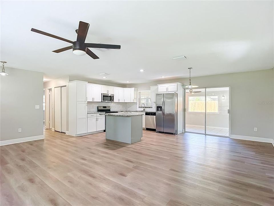 Active With Contract: $302,500 (3 beds, 2 baths, 1434 Square Feet)