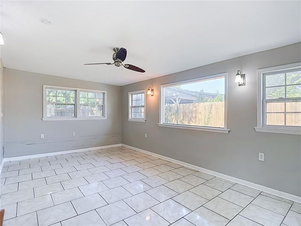 Active With Contract: $302,500 (3 beds, 2 baths, 1434 Square Feet)