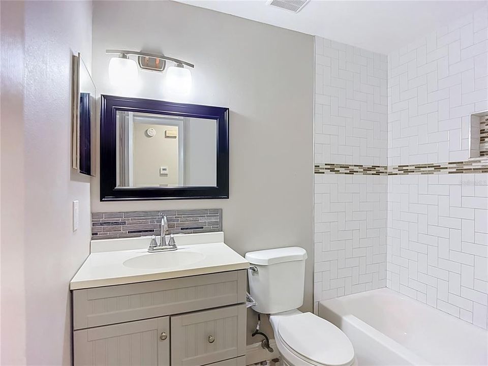 Active With Contract: $302,500 (3 beds, 2 baths, 1434 Square Feet)