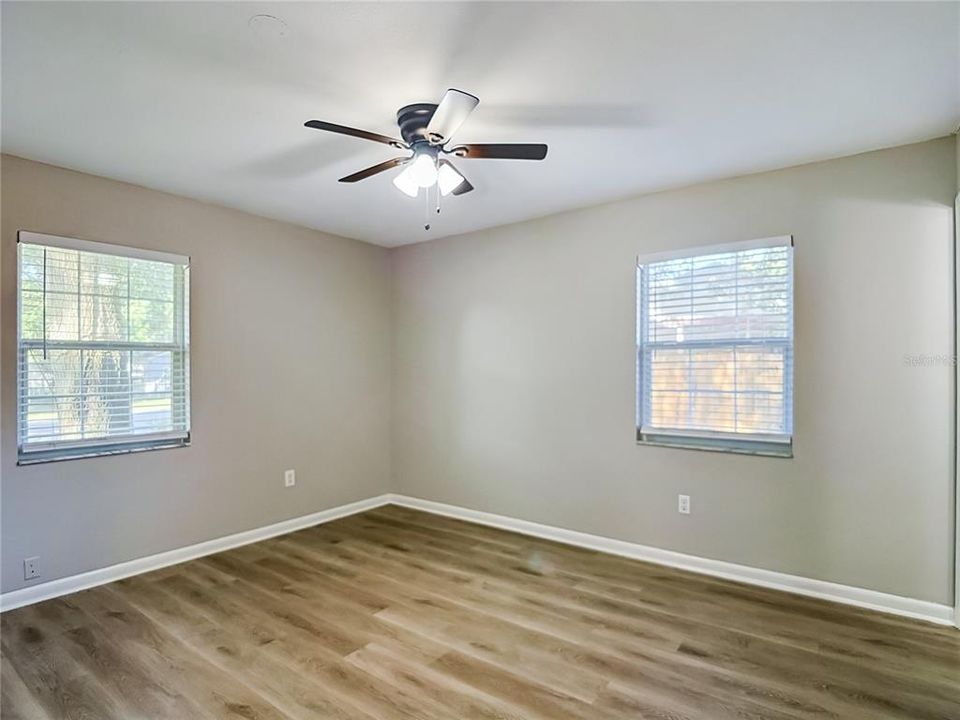 Active With Contract: $302,500 (3 beds, 2 baths, 1434 Square Feet)