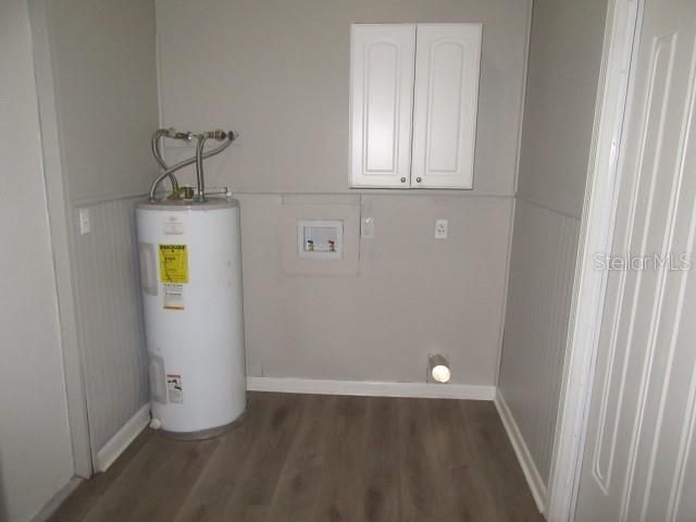 For Sale: $302,500 (3 beds, 2 baths, 1434 Square Feet)