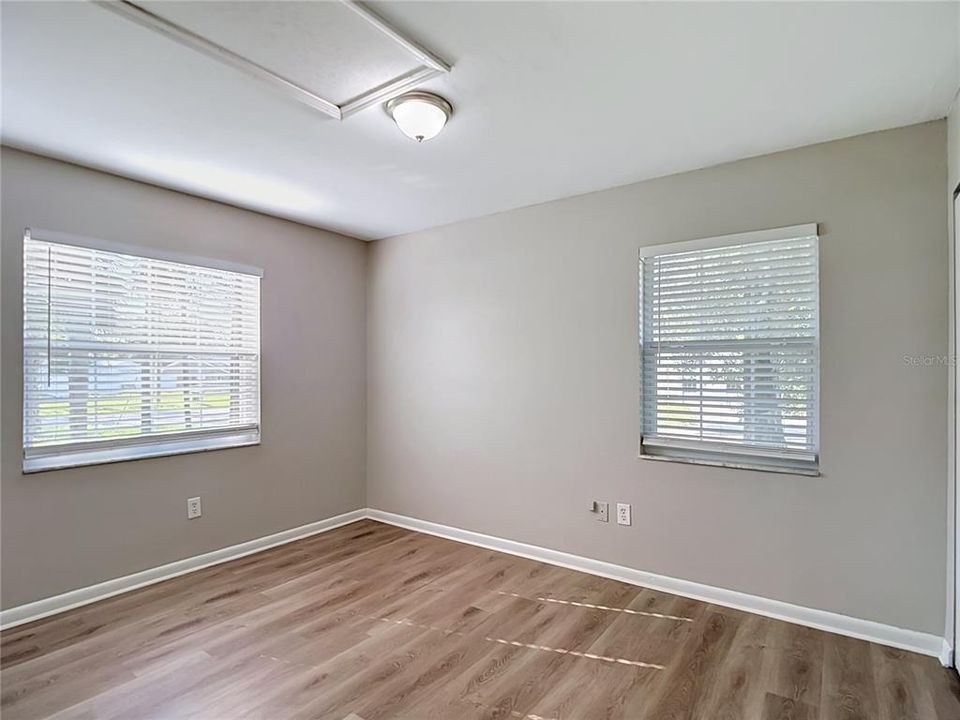 Active With Contract: $302,500 (3 beds, 2 baths, 1434 Square Feet)