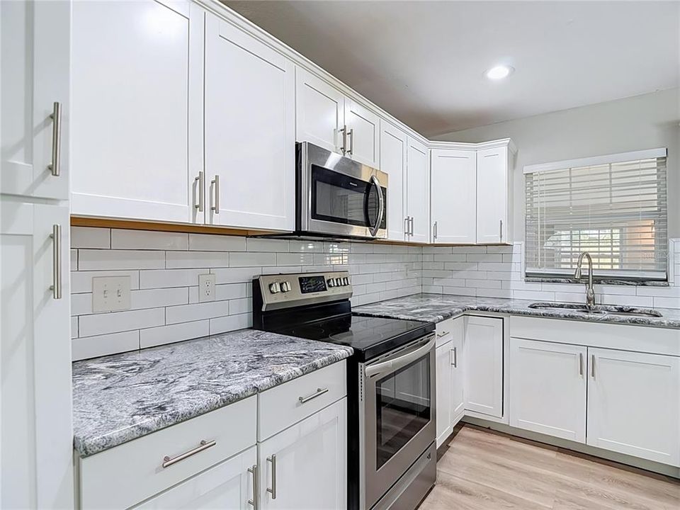 Active With Contract: $302,500 (3 beds, 2 baths, 1434 Square Feet)