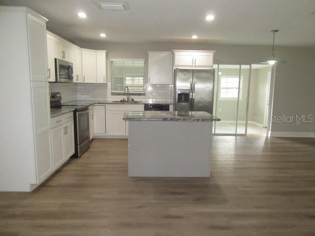 For Sale: $302,500 (3 beds, 2 baths, 1434 Square Feet)