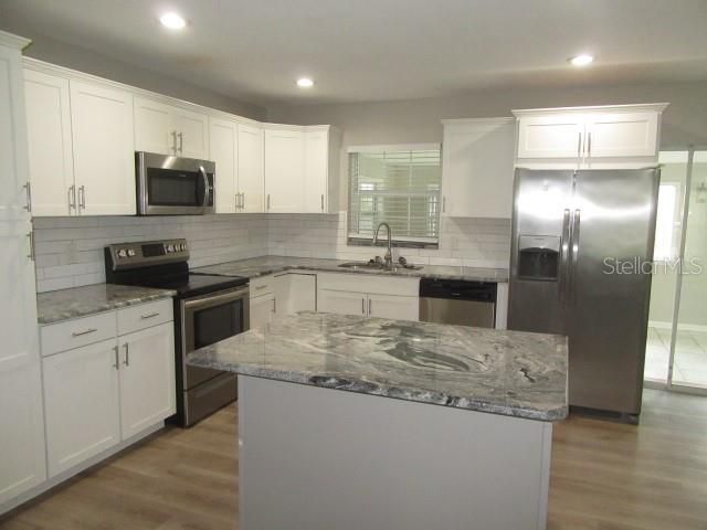 For Sale: $302,500 (3 beds, 2 baths, 1434 Square Feet)