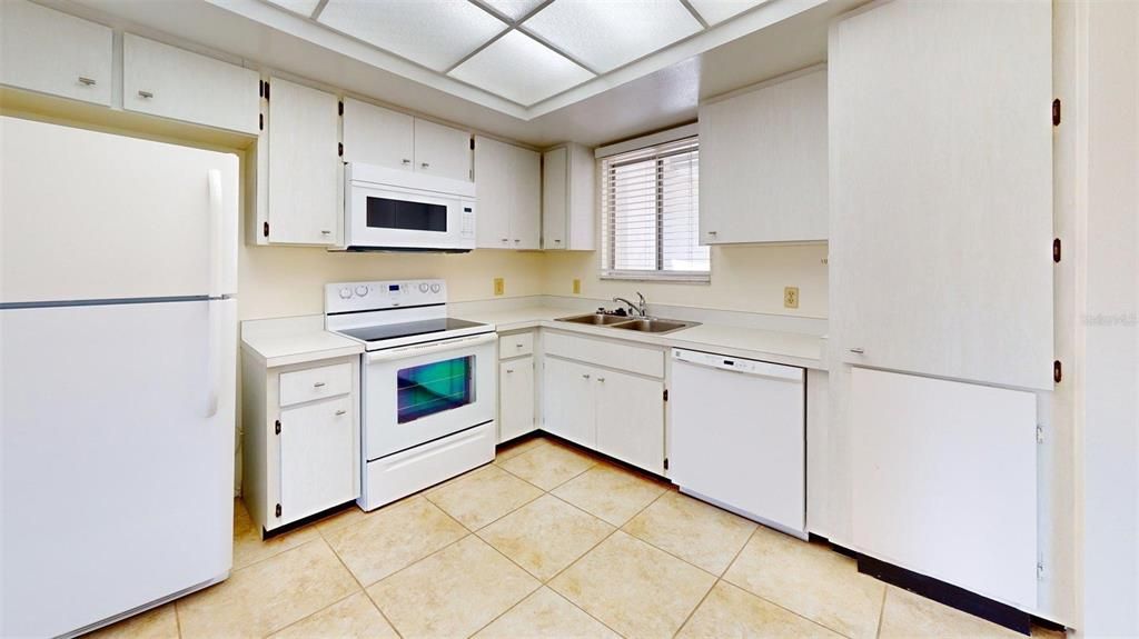 For Rent: $2,450 (2 beds, 2 baths, 1332 Square Feet)