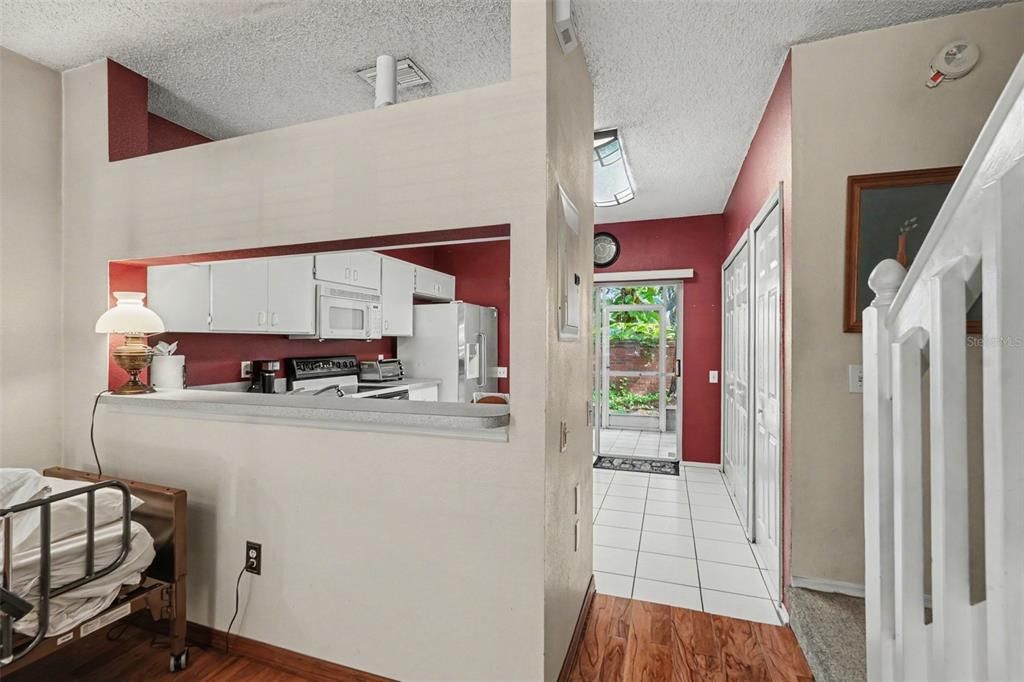 For Sale: $240,000 (2 beds, 1 baths, 1152 Square Feet)