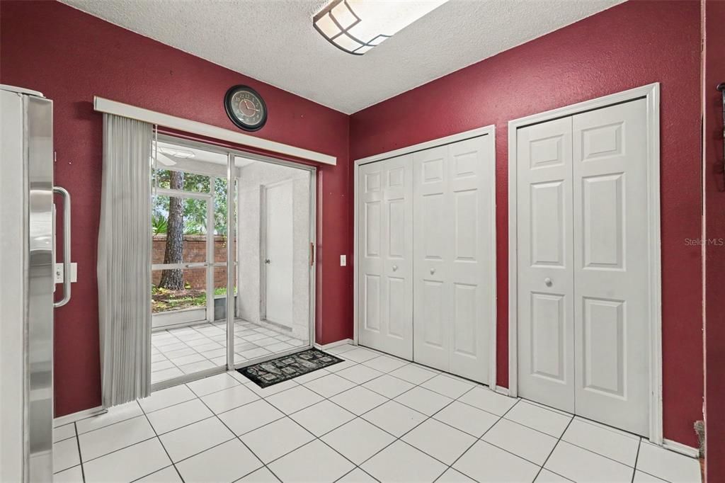 For Sale: $240,000 (2 beds, 1 baths, 1152 Square Feet)