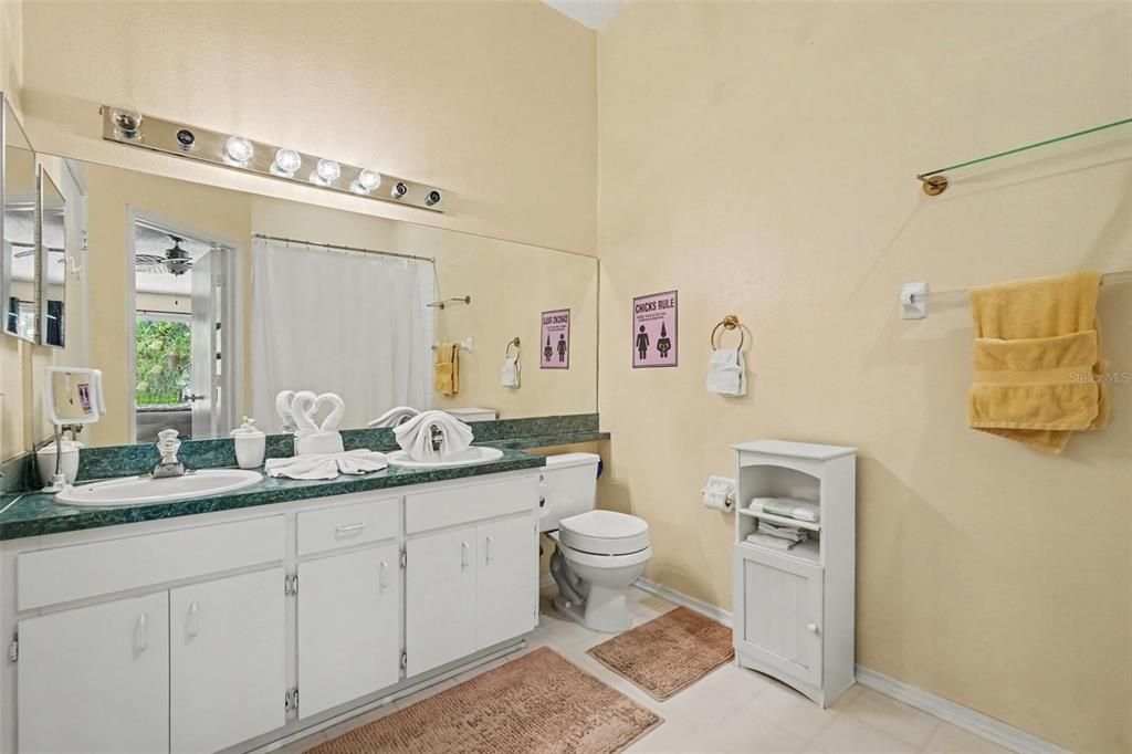 For Sale: $240,000 (2 beds, 1 baths, 1152 Square Feet)