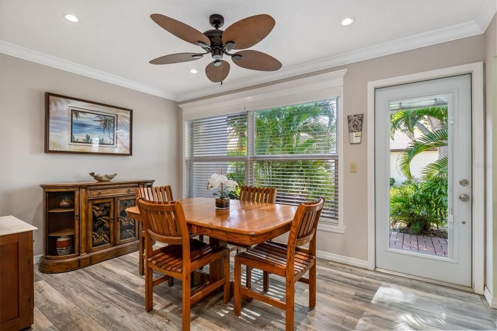For Sale: $230,000 (2 beds, 2 baths, 1383 Square Feet)