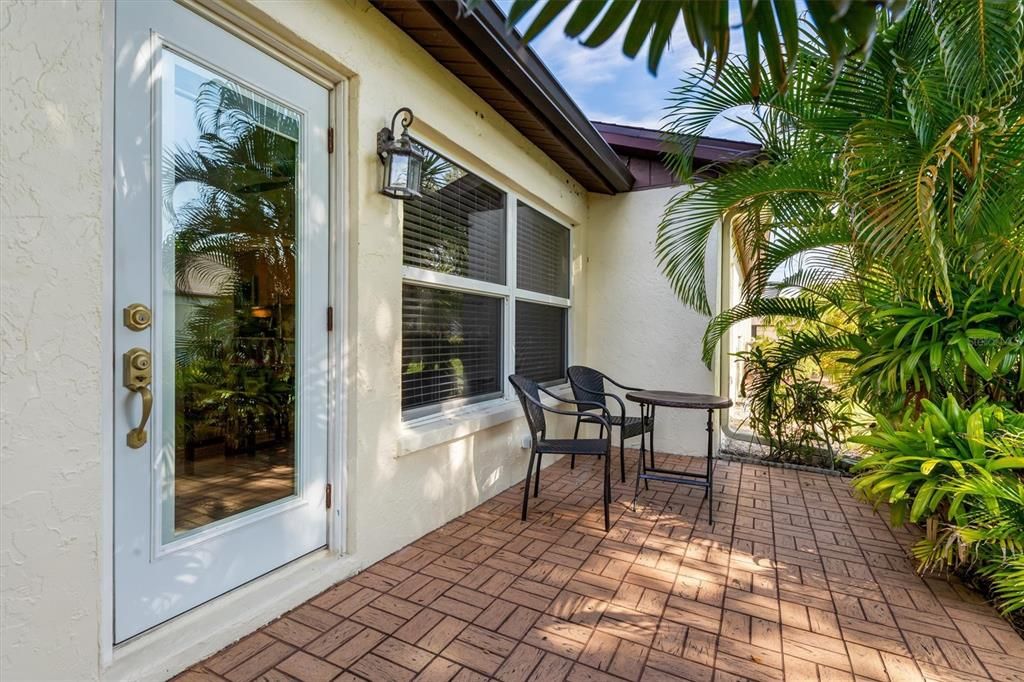 For Sale: $230,000 (2 beds, 2 baths, 1383 Square Feet)