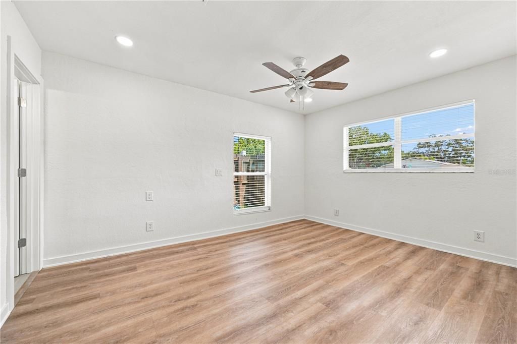 En Venta: $449,000 (3 camas, 2 baños, 1200 Pies cuadrados)