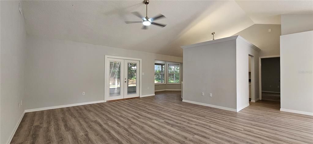 For Sale: $314,000 (3 beds, 2 baths, 1561 Square Feet)