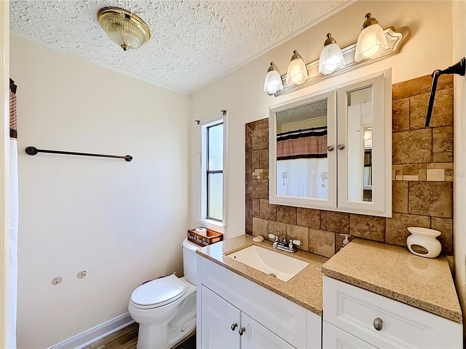 For Sale: $179,900 (2 beds, 2 baths, 1142 Square Feet)