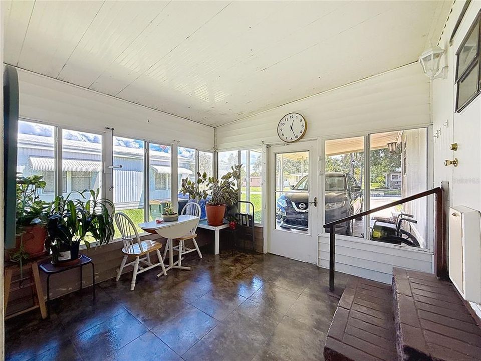 For Sale: $179,900 (2 beds, 2 baths, 1142 Square Feet)