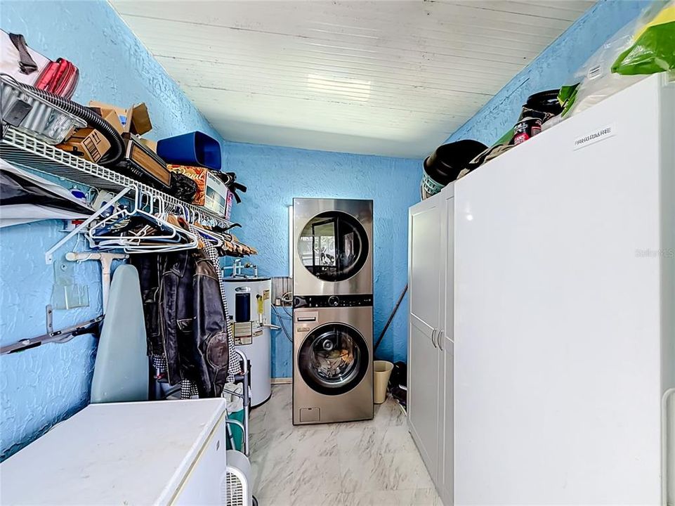 For Sale: $179,900 (2 beds, 2 baths, 1142 Square Feet)