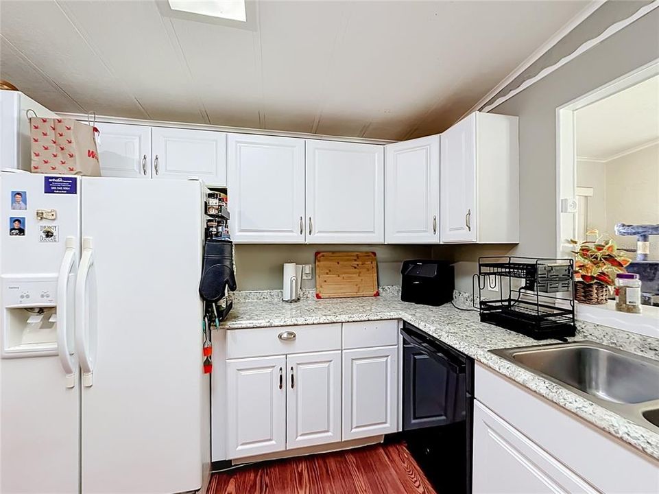 For Sale: $179,900 (2 beds, 2 baths, 1142 Square Feet)
