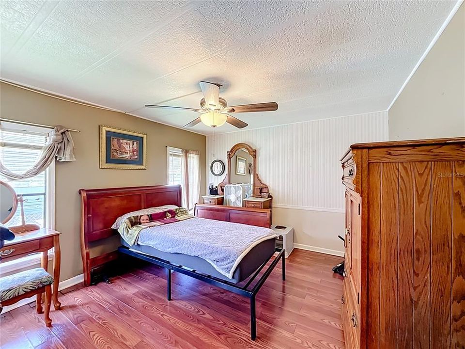 For Sale: $179,900 (2 beds, 2 baths, 1142 Square Feet)