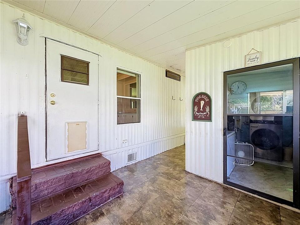 For Sale: $179,900 (2 beds, 2 baths, 1142 Square Feet)