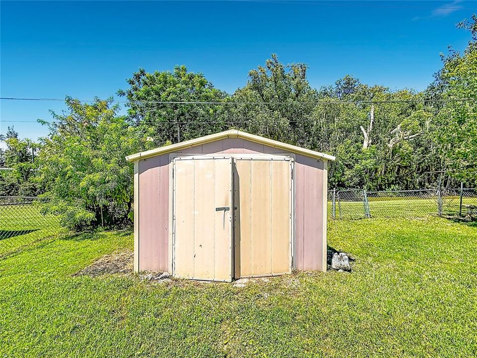 For Sale: $179,900 (2 beds, 2 baths, 1142 Square Feet)