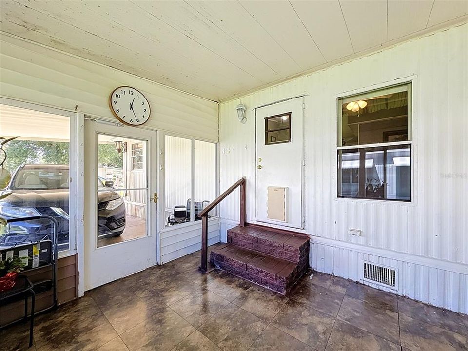For Sale: $179,900 (2 beds, 2 baths, 1142 Square Feet)