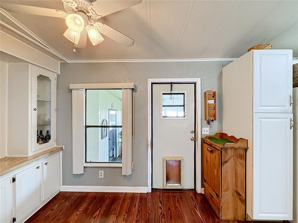For Sale: $179,900 (2 beds, 2 baths, 1142 Square Feet)