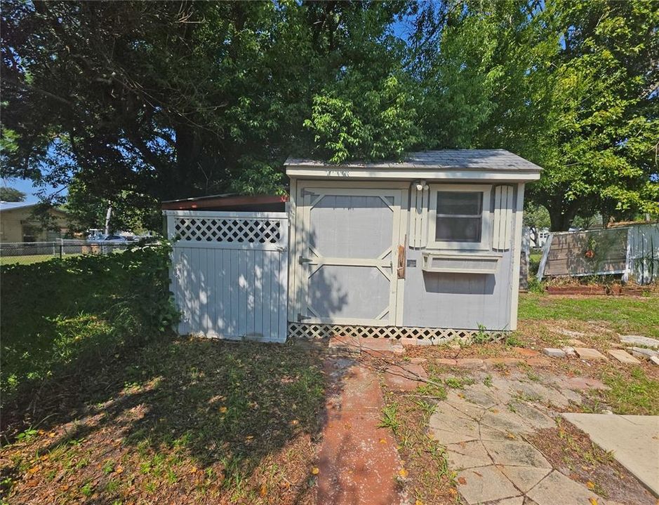 For Sale: $180,000 (2 beds, 2 baths, 704 Square Feet)