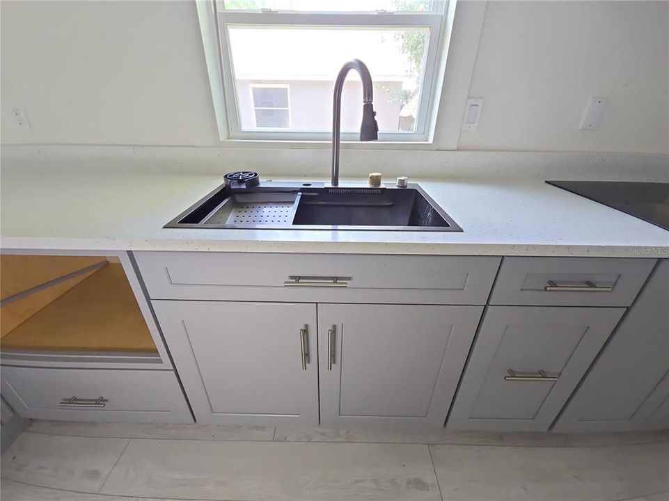 For Sale: $180,000 (2 beds, 2 baths, 704 Square Feet)