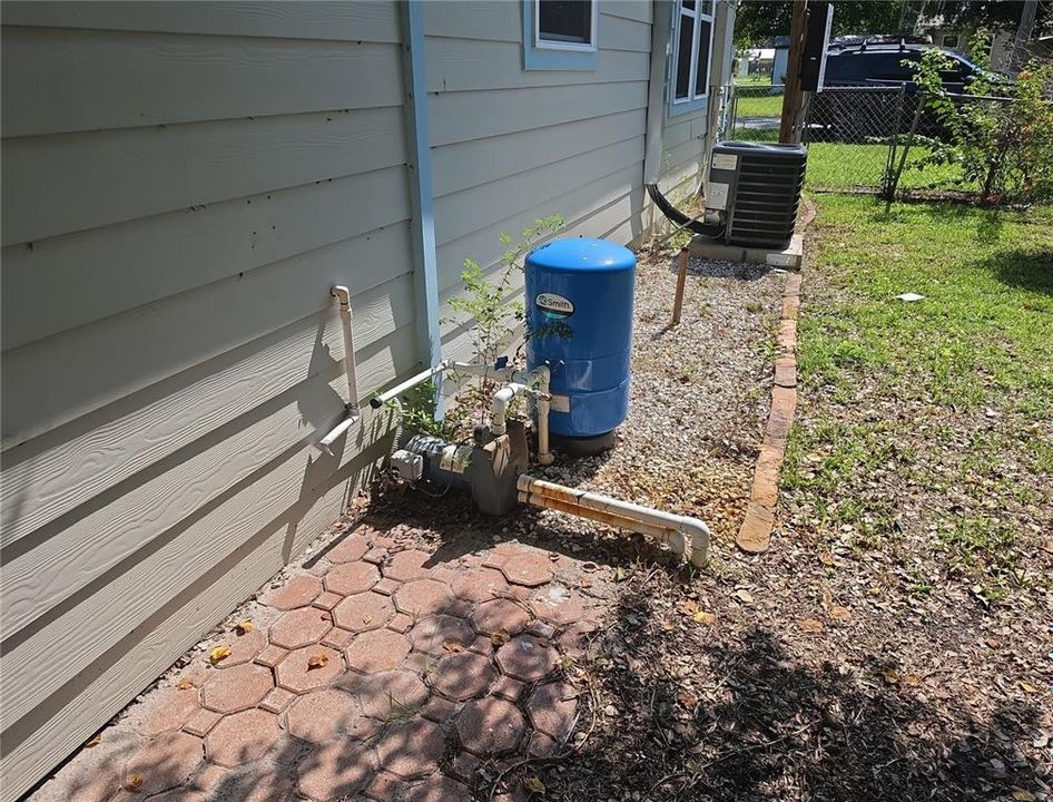 For Sale: $180,000 (2 beds, 2 baths, 704 Square Feet)