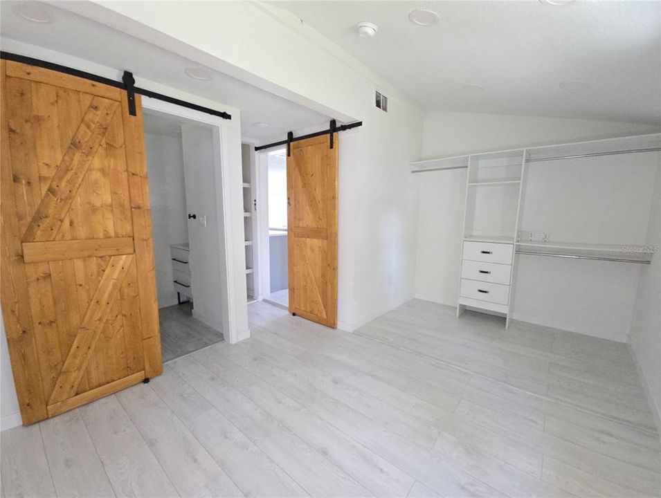 For Sale: $180,000 (2 beds, 2 baths, 704 Square Feet)