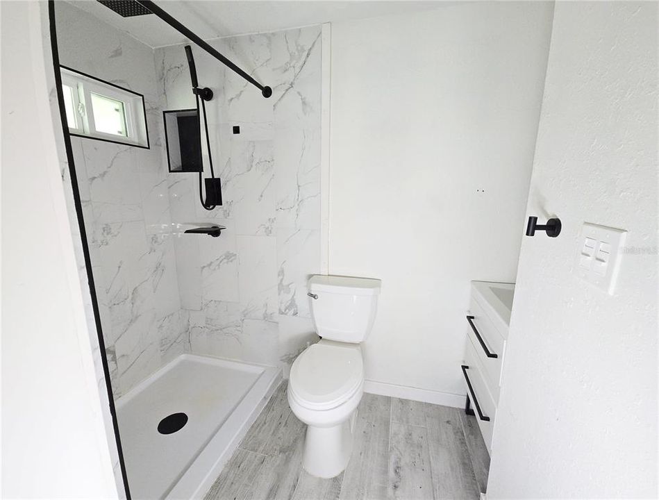 For Sale: $180,000 (2 beds, 2 baths, 704 Square Feet)