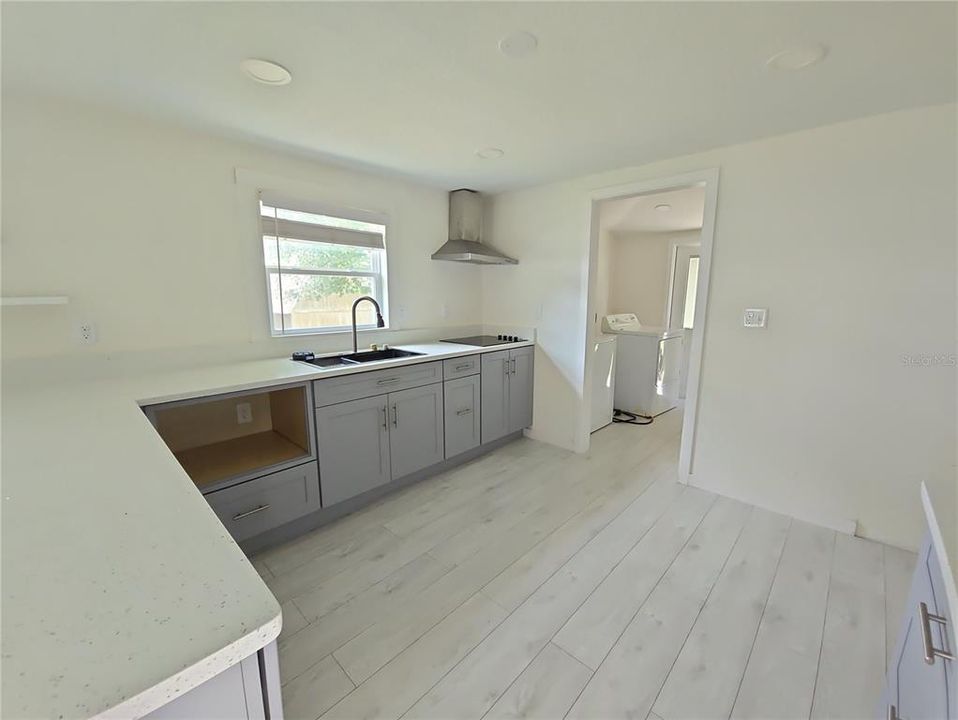 For Sale: $180,000 (2 beds, 2 baths, 704 Square Feet)