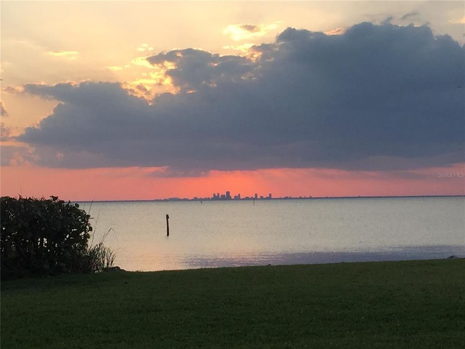 For Sale: $349,000 (1 beds, 1 baths, 1095 Square Feet)