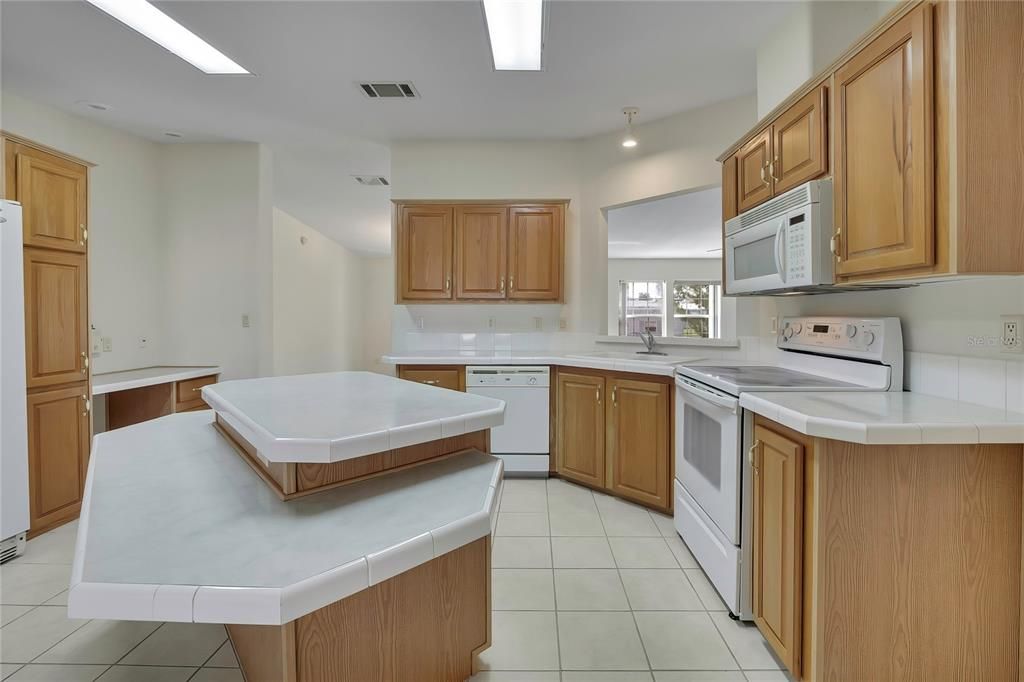 En Venta: $265,900 (3 camas, 2 baños, 1984 Pies cuadrados)