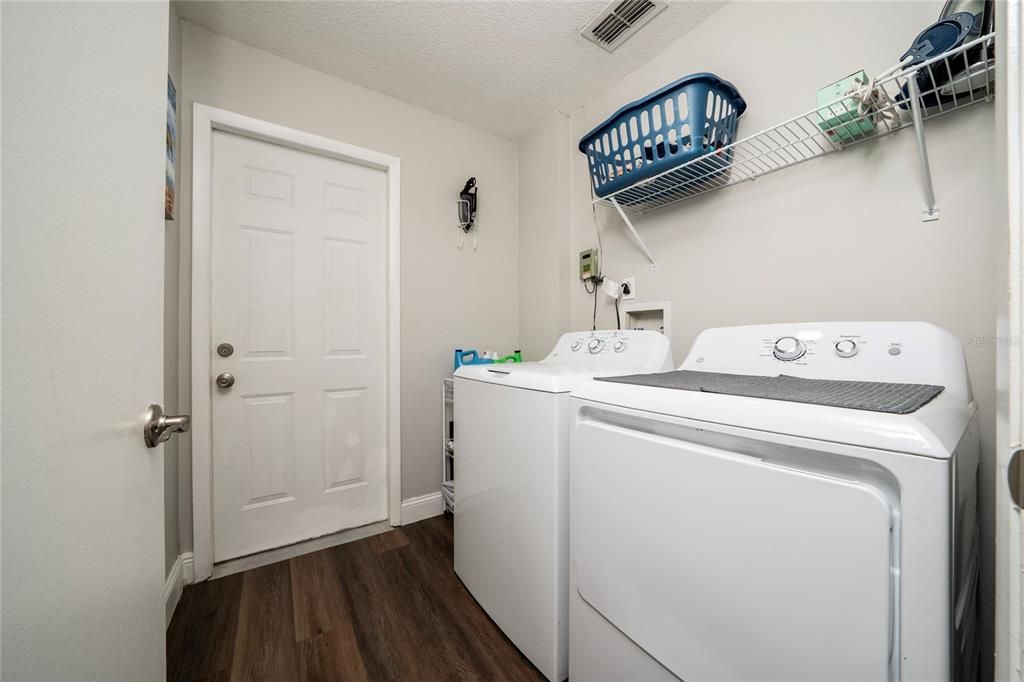 En Venta: $374,999 (3 camas, 2 baños, 1766 Pies cuadrados)