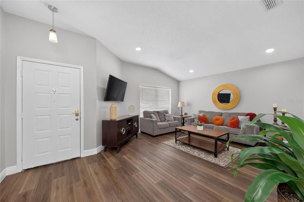 En Venta: $374,999 (3 camas, 2 baños, 1766 Pies cuadrados)
