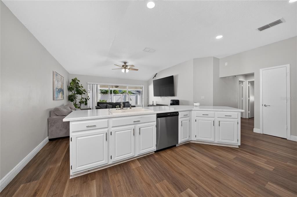 En Venta: $374,999 (3 camas, 2 baños, 1766 Pies cuadrados)