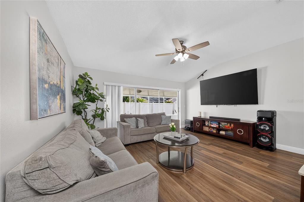 En Venta: $374,999 (3 camas, 2 baños, 1766 Pies cuadrados)