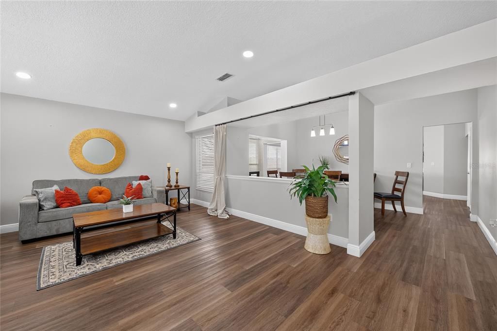 En Venta: $374,999 (3 camas, 2 baños, 1766 Pies cuadrados)
