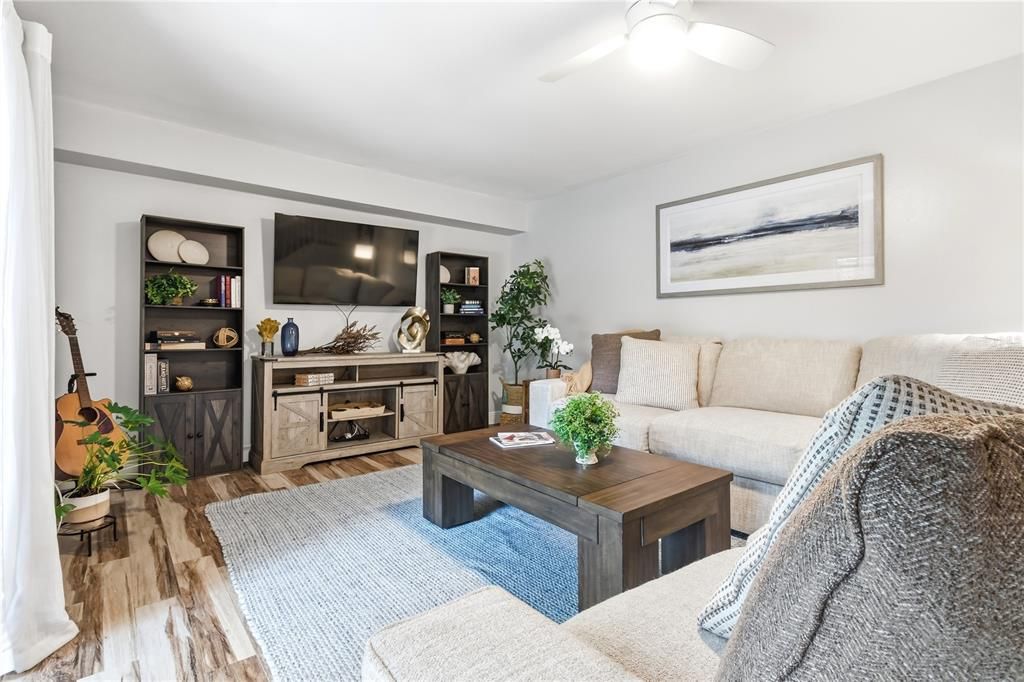 На продажу: $279,900 (2 спален, 2 ванн, 1344 Квадратных фут)