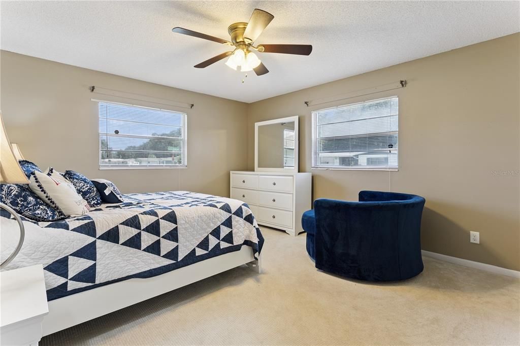 For Sale: $269,900 (3 beds, 2 baths, 1275 Square Feet)