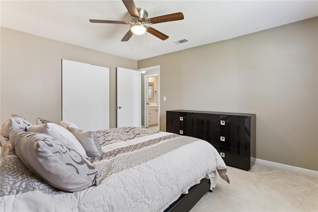 For Sale: $269,900 (3 beds, 2 baths, 1275 Square Feet)