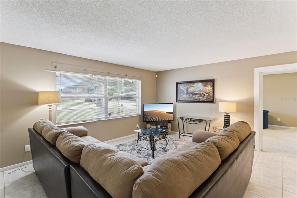 For Sale: $269,900 (3 beds, 2 baths, 1275 Square Feet)