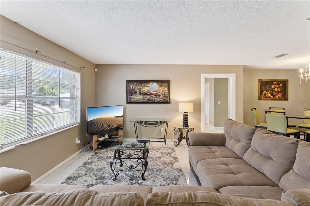For Sale: $269,900 (3 beds, 2 baths, 1275 Square Feet)