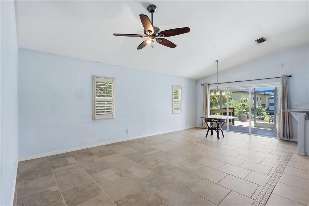 For Sale: $269,000 (3 beds, 2 baths, 1512 Square Feet)