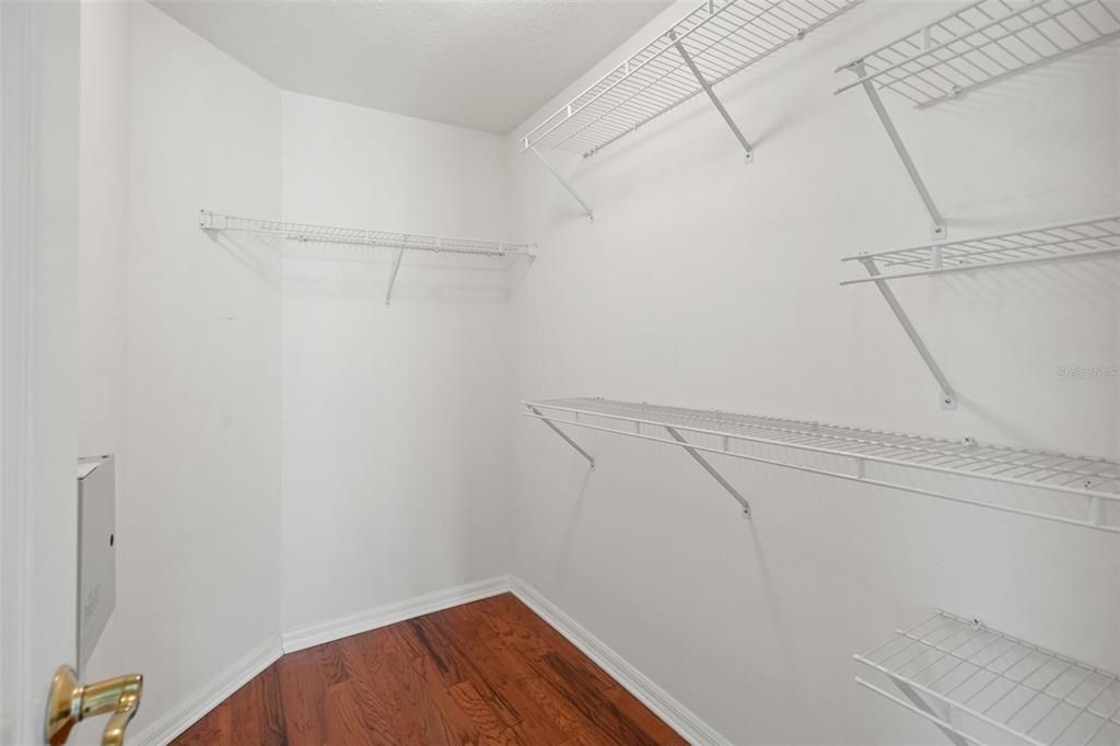 For Sale: $320,000 (3 beds, 2 baths, 1640 Square Feet)