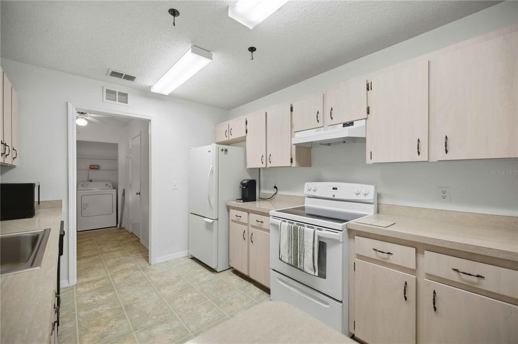 For Sale: $150,000 (2 beds, 2 baths, 1192 Square Feet)